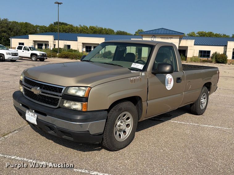 2006 Chevrolet Silverado 1500 pickup truck - FH6303