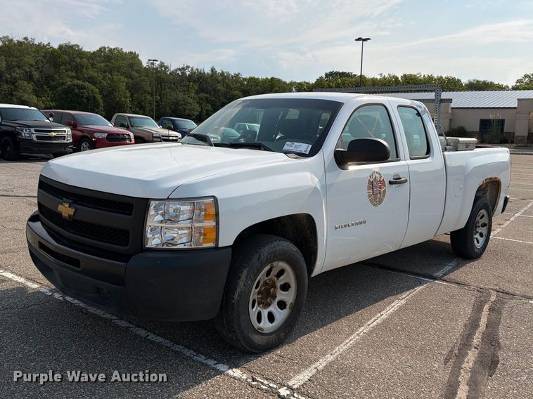 2013 Chevrolet Silverado 1500 Ext. Cab pickup truck - FH6323