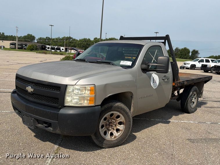 2007 Chevrolet Silverado Classic 1500 flatbed pickup truck - FH6324