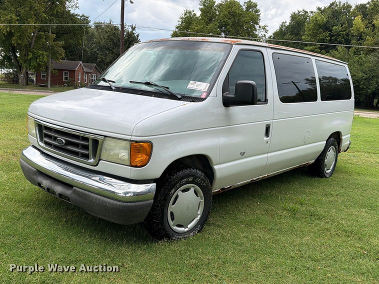 2004 Ford E150 van - FH6355