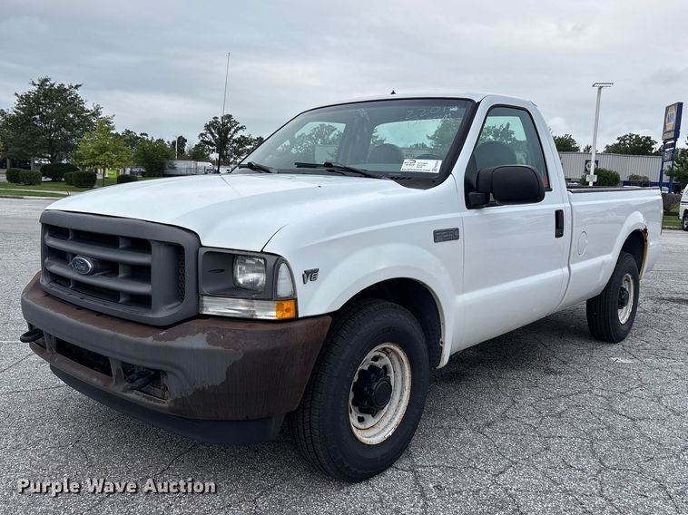 2002 Ford F250 Super Duty pickup truck - FK2059