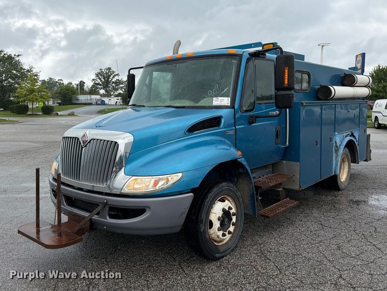 2009 International 4300 utility / service truck - FK2060