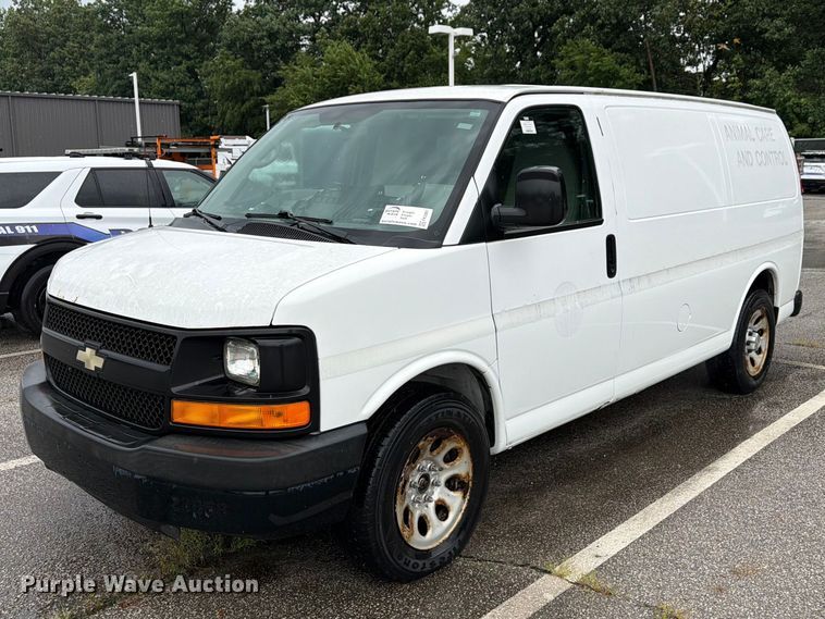 2013 Chevrolet Express van - FK2061