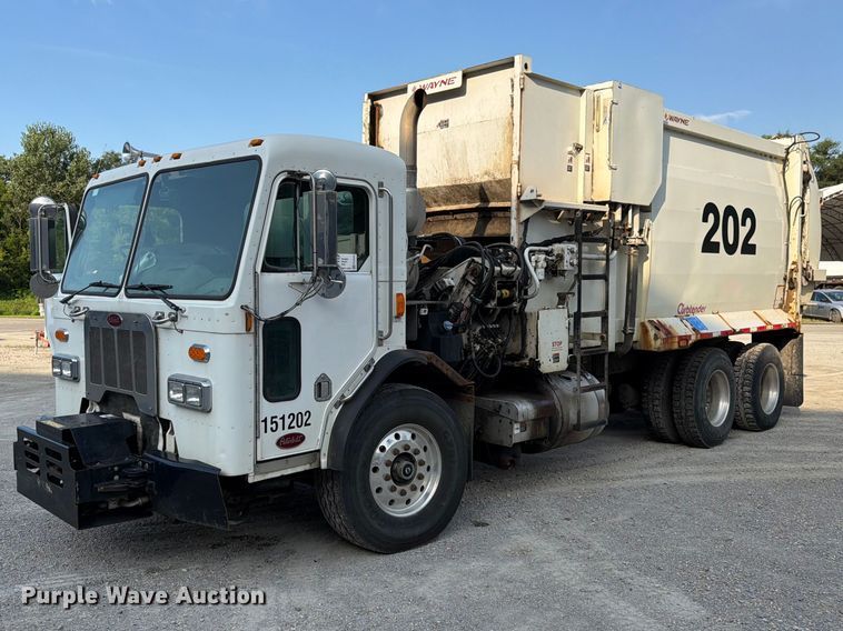2013 Peterbilt 320 refuse truck - FK3349