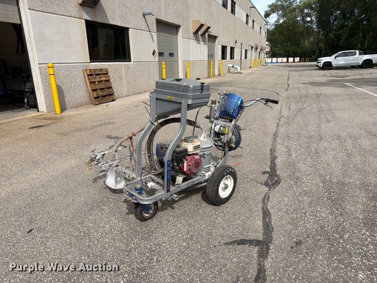Graco LineLazer 3900 paint striper - FK3352