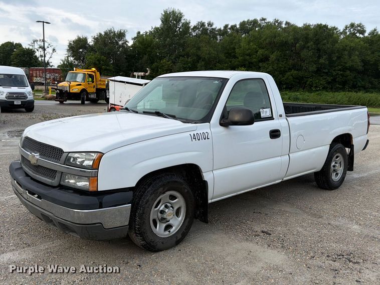 2004 Chevrolet Silverado 1500 pickup truck - FK3356