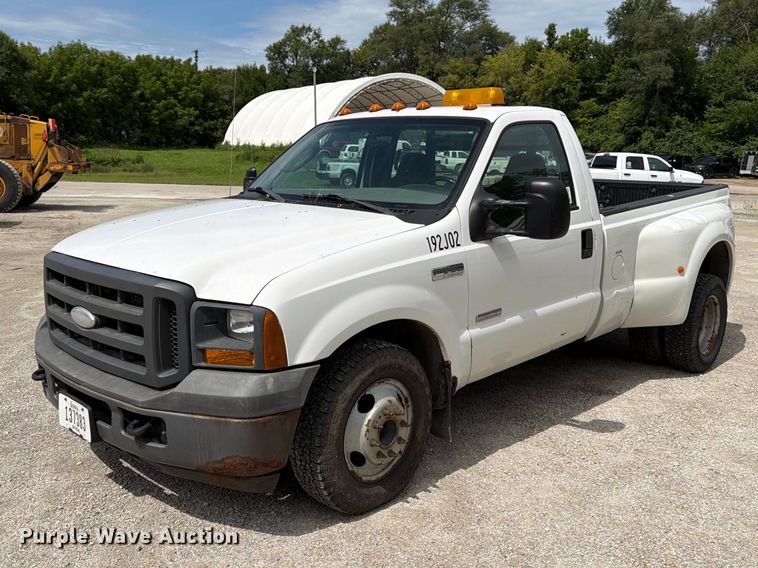 2005 Ford F350 Super Duty pickup truck - FK3365