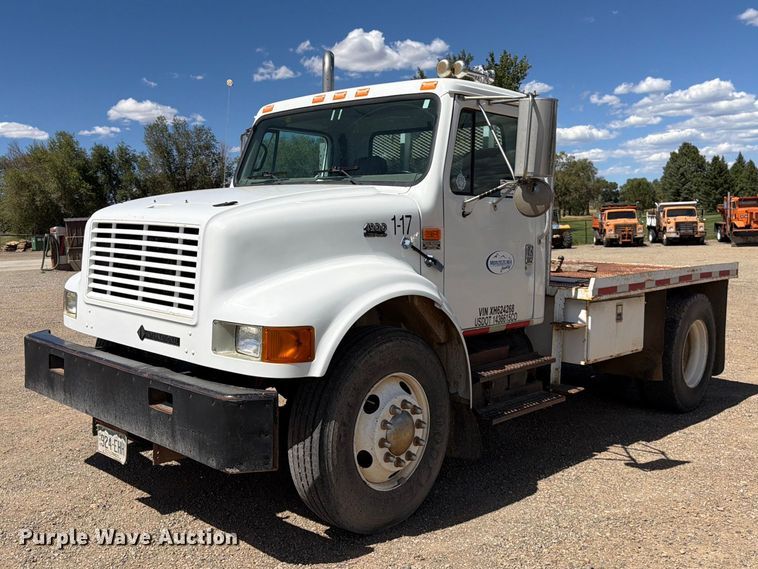 1999 International 4900 flatbed truck - FK4599