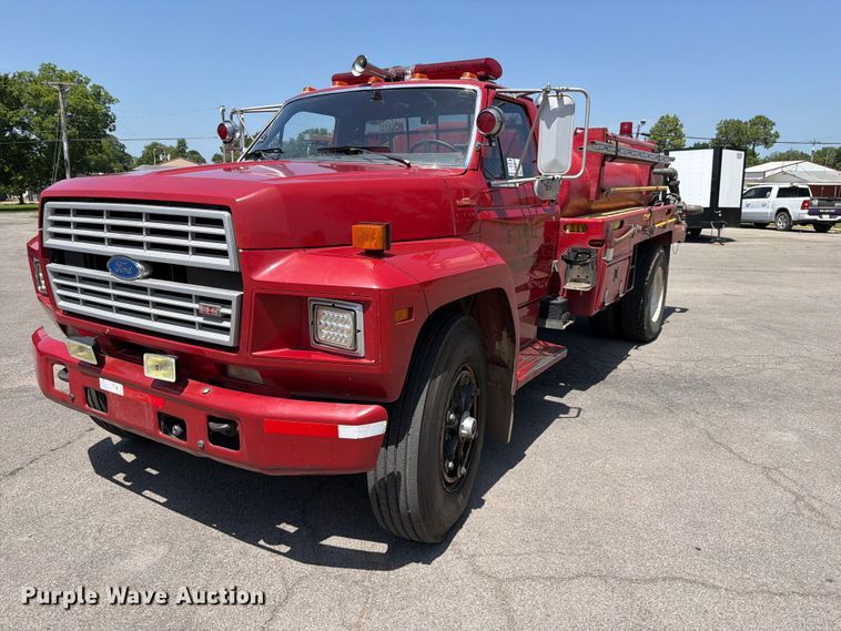 1985 Ford F800 pumper fire truck - FK5019