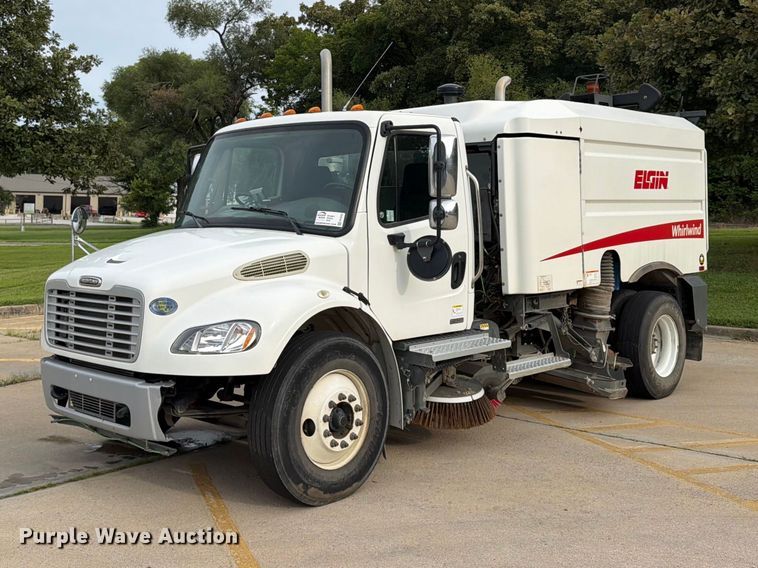 2009 Freightliner Business Class M2 street sweeper truck - FP4032