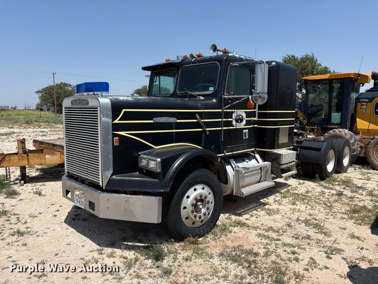 1988 Freightliner MB80 semi truck - JM9405