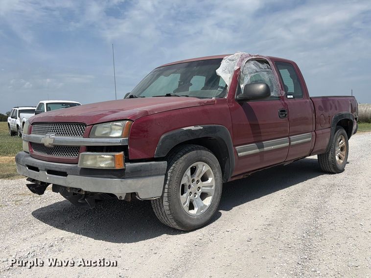 2005 Chevrolet Silverado 1500 Crew Cab pickup truck - MZ9930