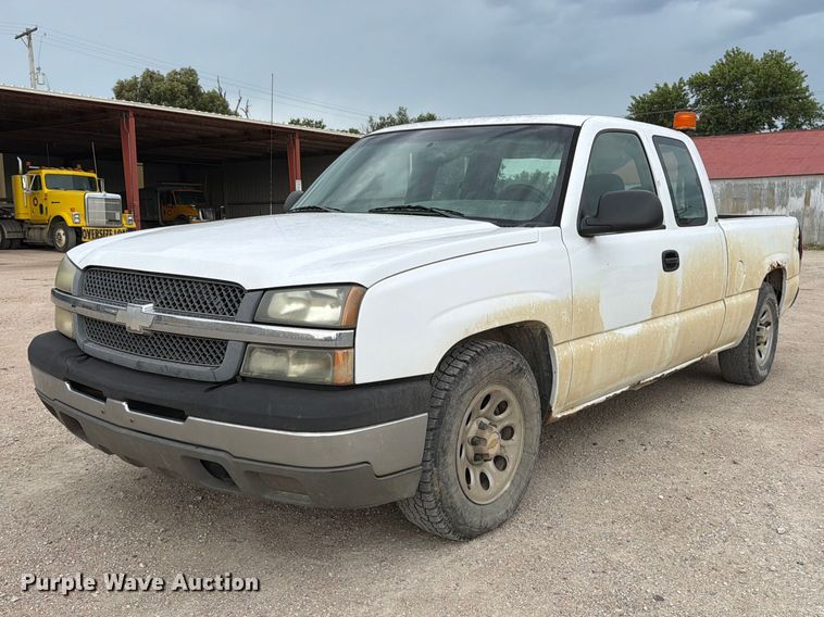 2005 Chevrolet Silverado 1500 Ext. Cab pickup truck - MZ9988