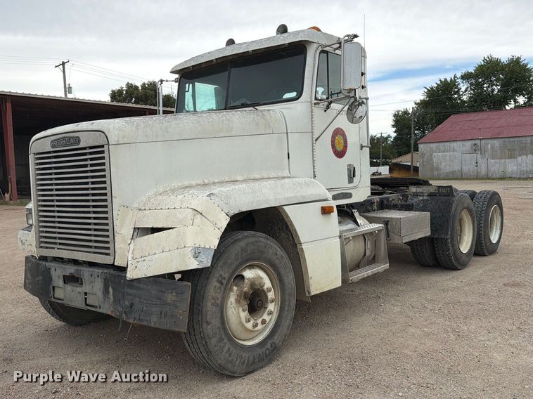 1996 Freightliner FLD semi truck - MZ9991
