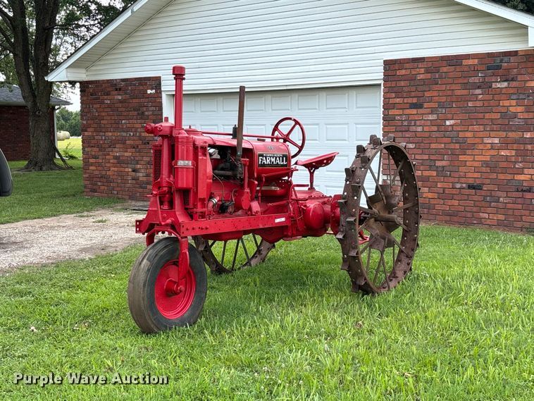1935 International Harvester Farmall  F-12 tractor - EO4402