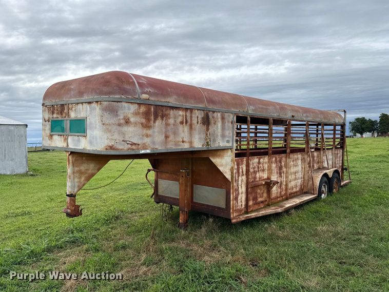 Chief's Trailer Mfg. livestock trailer - ET6354