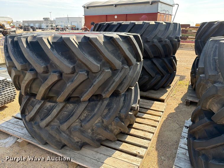 (4) Fendt 1050 tractor tires and wheels - EU5849