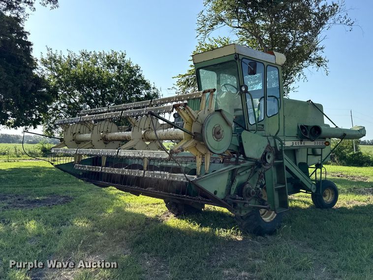 1973 John Deere 3300 combine - EV6018