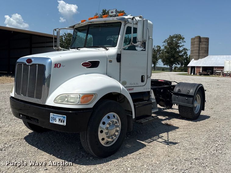 2010 Peterbilt 337 semi truck - EV6091