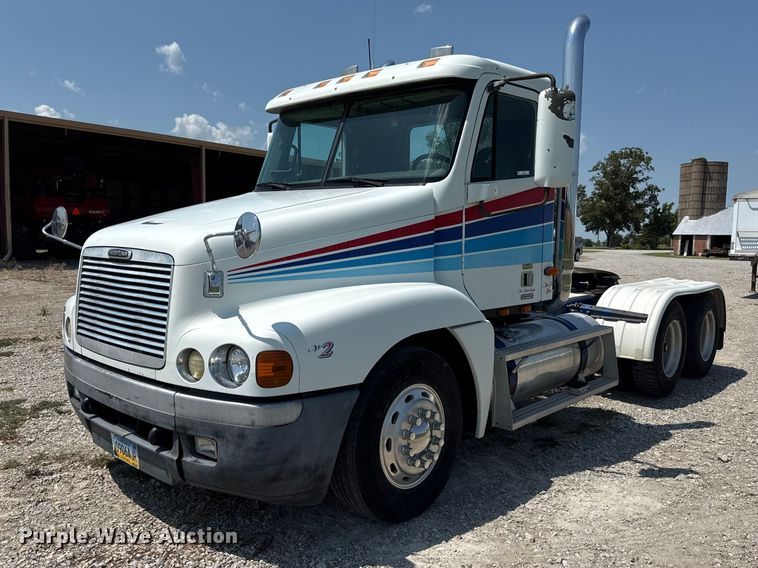 2000 Freightliner Century semi truck - EV6107