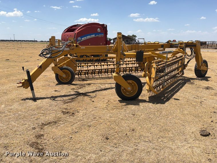 2021 Vermeer R2800 hay rake - EW4100