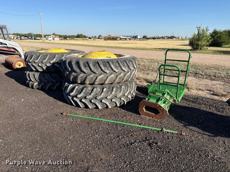John Deere 520/85R42 tires and wheels - EW4204