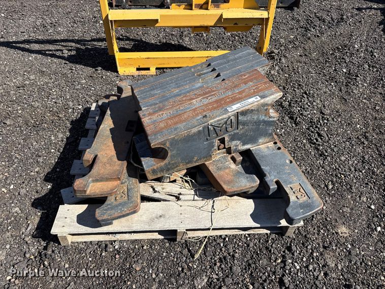 Caterpillar tracked tractor weights - EW4213
