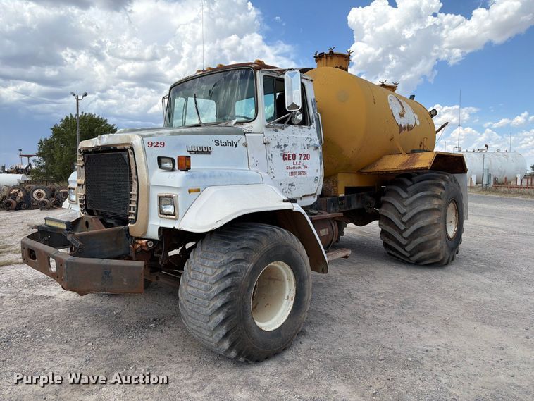 1990 Ford LN8000 applicator truck - EW8686