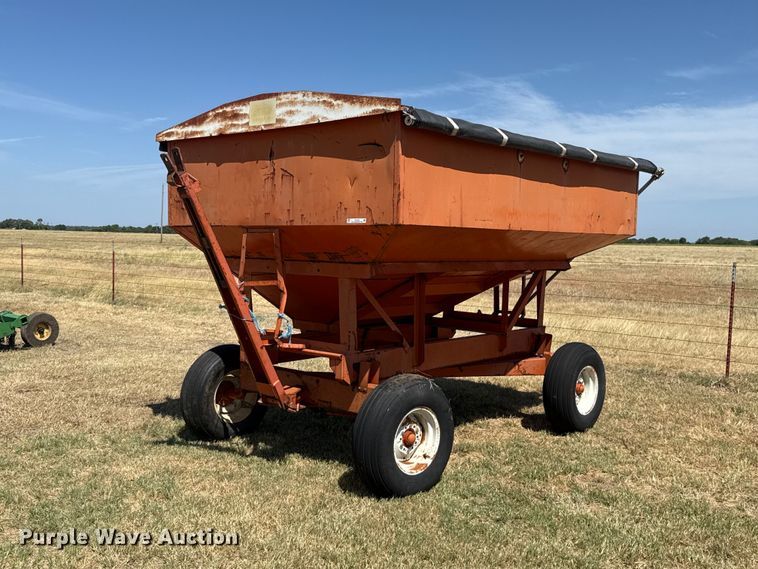 Bradford Industries T-10 gravity wagon - FC4186