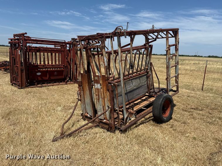 W-W Manufacturing Co. portable livestock chute - FC4191