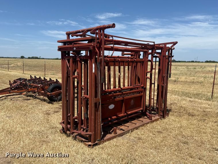 J&I Mfg. livestock chute - FC4192