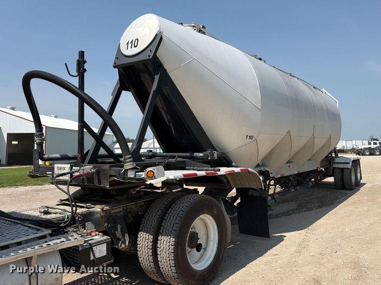 1985 Fruehauf FRUE tank trailer - FK3289