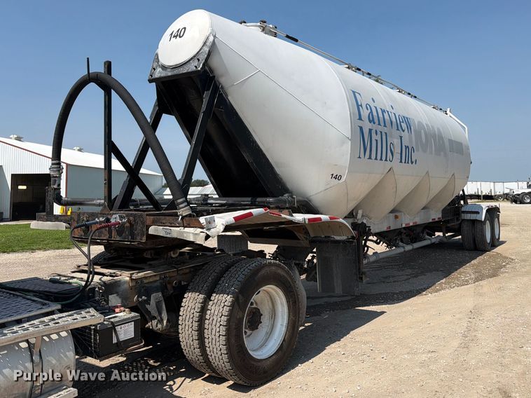 1985 Fruehauf pneumatic dry bulk trailer - FK3290
