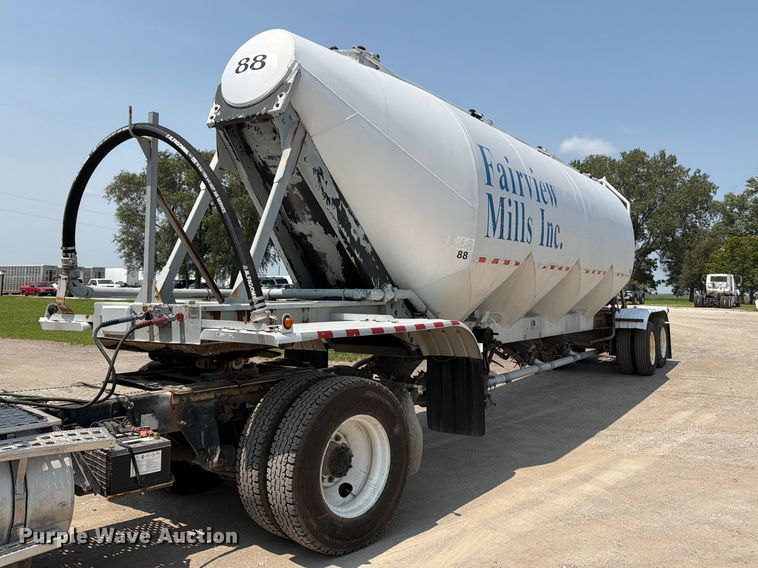 1985 Fruehauf pneumatic dry bulk trailer - FK3293