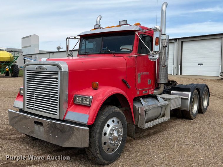 2002 Freightliner FLD120 semi truck - FT6664