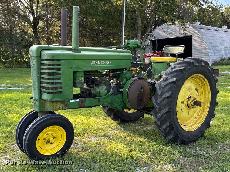 1945 John Deere GM tractor - NM9875