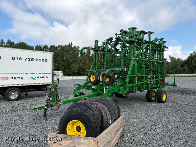 2021 John Deere 2230FH field cultivator - YA4554