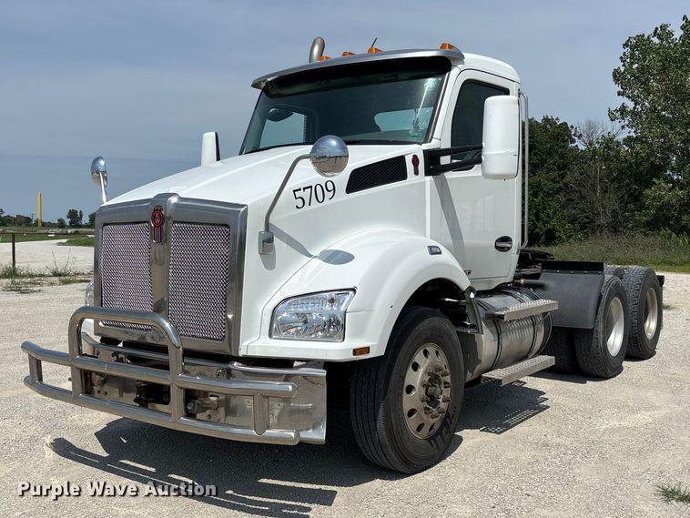 2019 Kenworth T880 semi truck - DZ4598