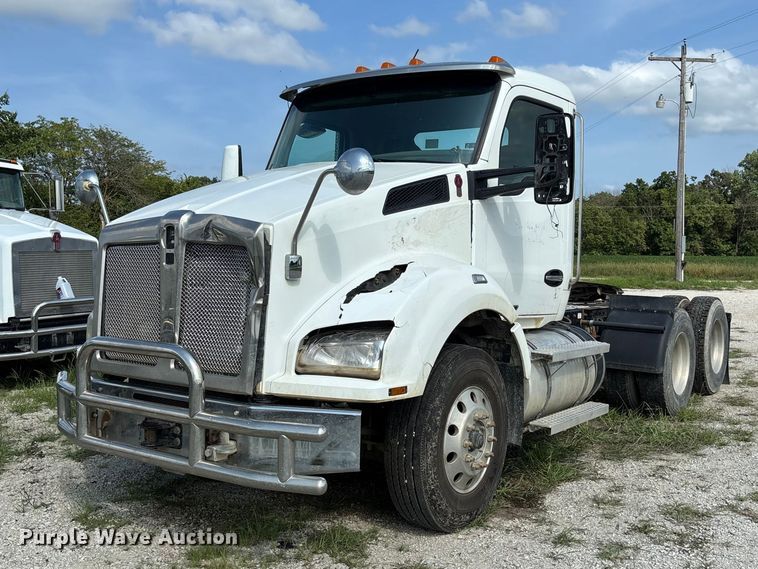 2019 Kenworth T880 semi truck - DZ4599