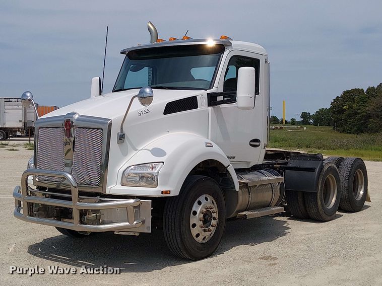 2019 Kenworth T880 semi truck - DZ4600