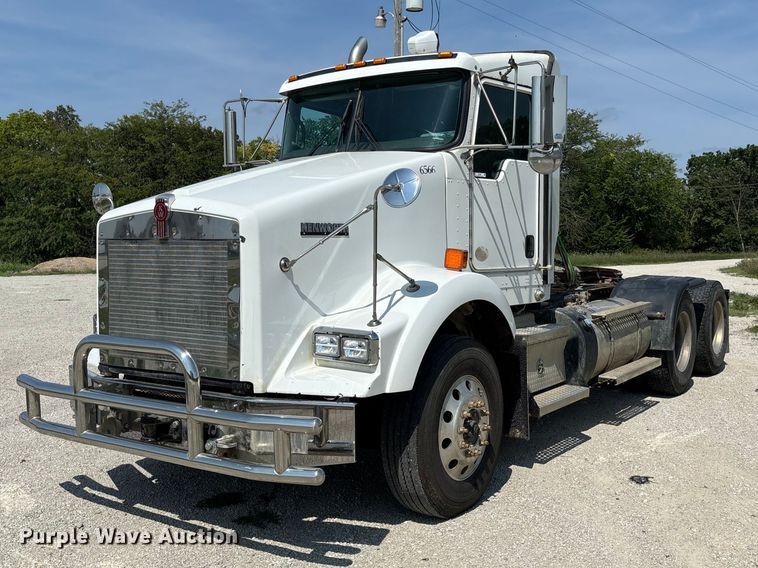 2022 Kenworth T800 semi truck - DZ4602
