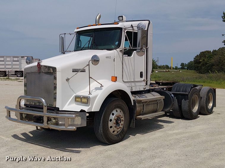 2020 Kenworth T800 semi truck - DZ4603