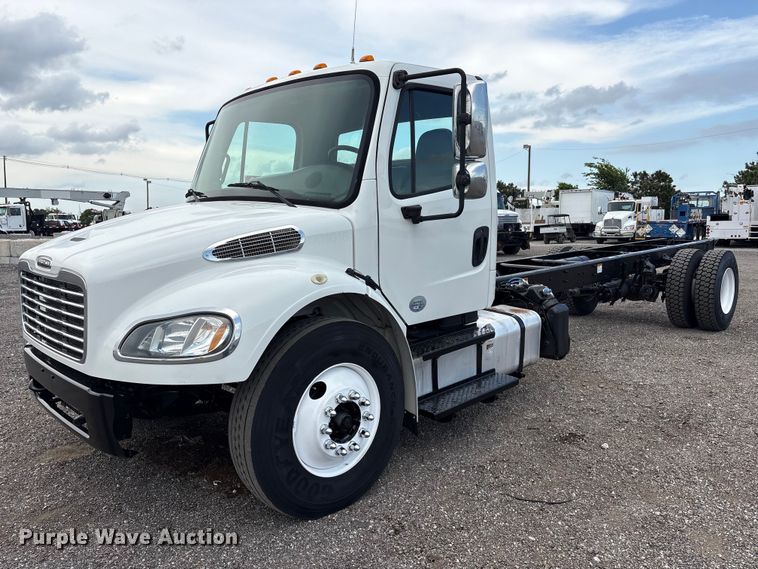 2014 Freightliner Business Class M2 truck cab and chassis - EG9194
