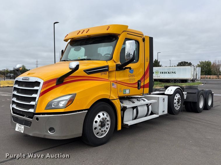 2021 Freightliner Cascadia semi truck - EP3022