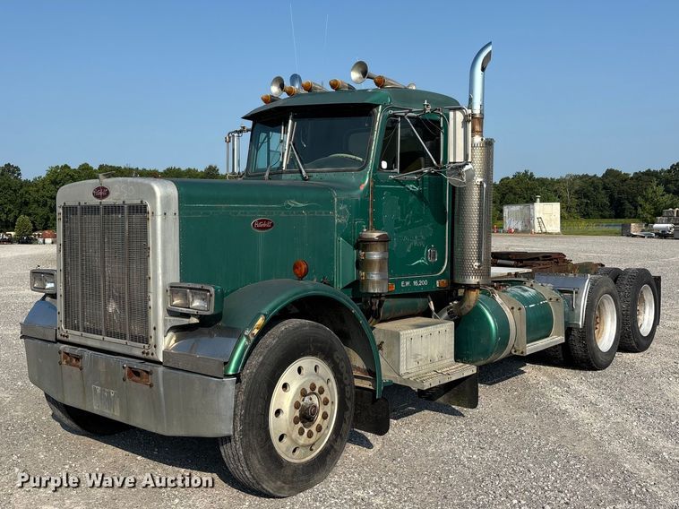 1981 Peterbilt 359 semi truck - ER3224