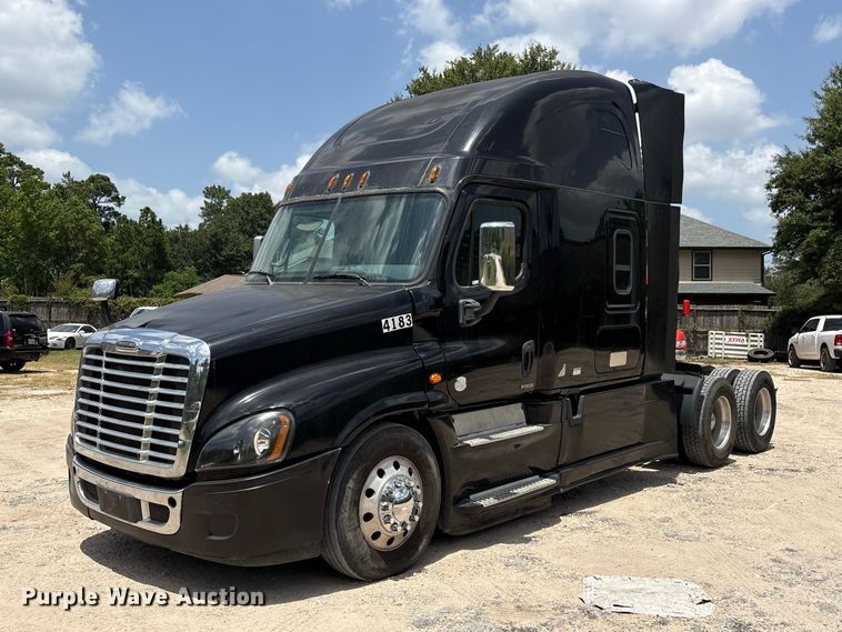 2016 Freightliner Cascadia 125 semi truck - EU0825