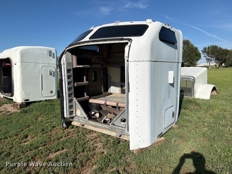 Kenworth AeroCab sleeper - EW1063
