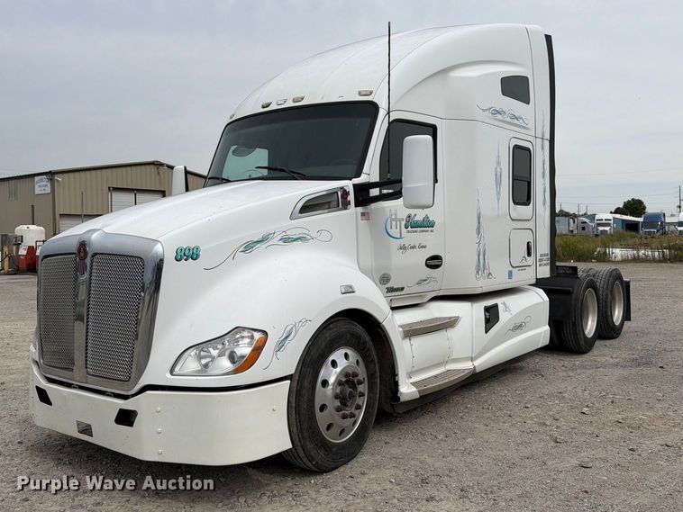 2014 Kenworth T680 semi truck - EX4108