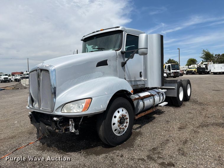 2013 Kenworth T660 semi truck - FB5069