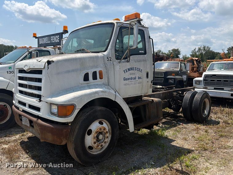 1998 Ford L8000 semi truck - FC3273